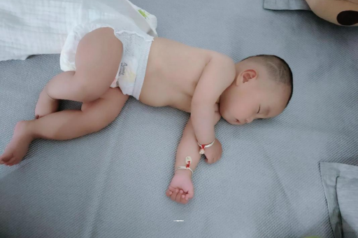 承德几个月宝宝会抬头